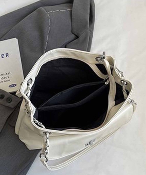 NANEA（ナネア）の「チェーンショルダー2WAYトートバッグ（トートバッグ・レディース・ホワイト/ブラック/ピンク/シルバー/グリーン・フリー）」の19枚目の写真