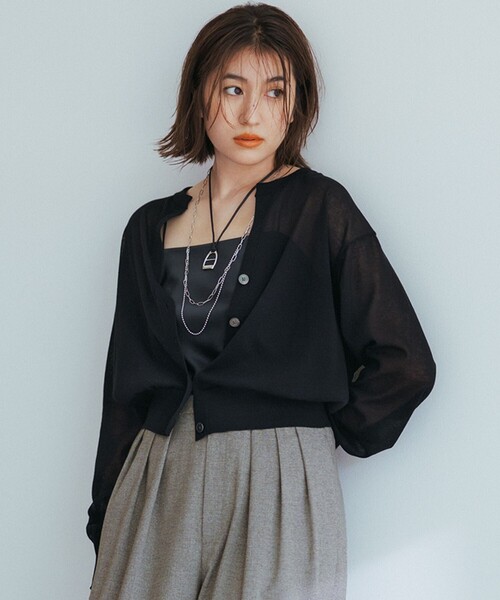 23区(ニジュウサンク)の「【洗える】ライトシアーニット カーディガン(カーディガン/ボレロ・レディース・グレー系/ブラック系/ベージュ系/ホワイト系・40/38)」の3枚目の写真