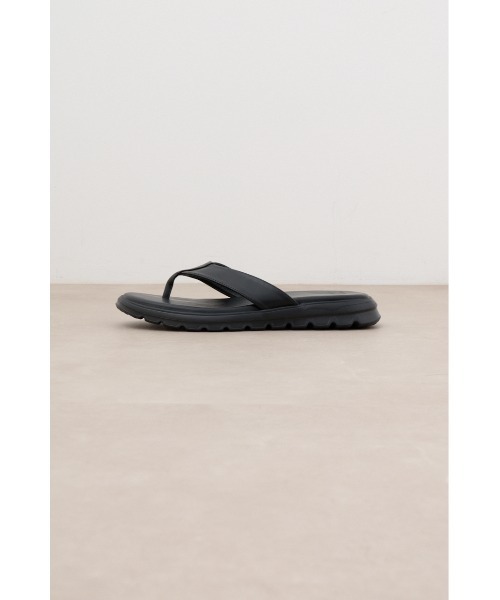 AZUL by moussy（アズールバイマウジー）の「トングサンダル（サンダル・メンズ・ブラック・MEDIUM/LARGE）」の4枚目の写真