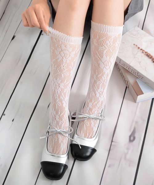 VIBGYOR Women（ヴィブジョー　ウィメン）の「【float】総レース デザイン ハイソックス（ソックス/靴下・レディース・ブラック/ホワイト・FREE）」の7枚目の写真