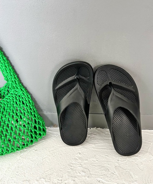 SOROTTO（ソロット）の「超軽量！厚底ビーチサンダル/EVA素材クッションサンダル（サンダル・レディース・ブラック・37-38/35-36/40-41/39-40）」の2枚目の写真