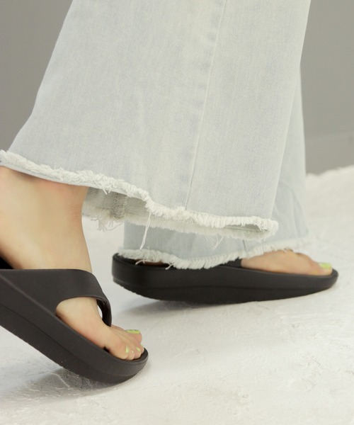 SOROTTO（ソロット）の「超軽量！厚底ビーチサンダル/EVA素材クッションサンダル（サンダル・レディース・ブラック・37-38/35-36/40-41/39-40）」の12枚目の写真