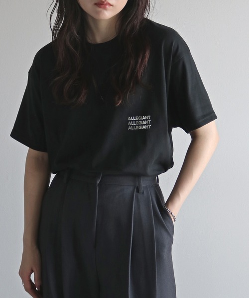 COURO(コウロ)の「箔ロゴプリントTシャツ(Tシャツ/カットソー・レディース・ホワイト系/ホワイト系1/ホワイト系2/ホワイト系3/ホワイト系4/ホワイト系5/ホワイト系6/ホワイト系7/ブラック系/ブラック系1/ブラック系2/ブラック系3/ブラック系4/ブラック系5/ブラック系6/ブラック系7・FREE)」の10枚目の写真