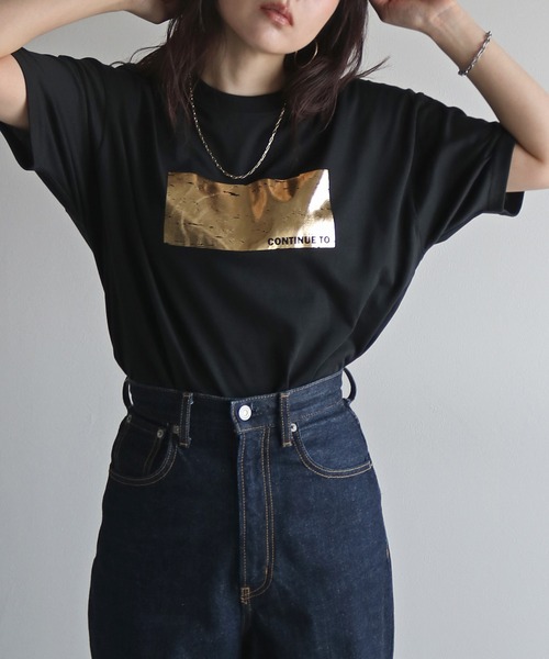 COURO(コウロ)の「箔ロゴプリントTシャツ(Tシャツ/カットソー・レディース・ホワイト系/ホワイト系1/ホワイト系2/ホワイト系3/ホワイト系4/ホワイト系5/ホワイト系6/ホワイト系7/ブラック系/ブラック系1/ブラック系2/ブラック系3/ブラック系4/ブラック系5/ブラック系6/ブラック系7・FREE)」の11枚目の写真