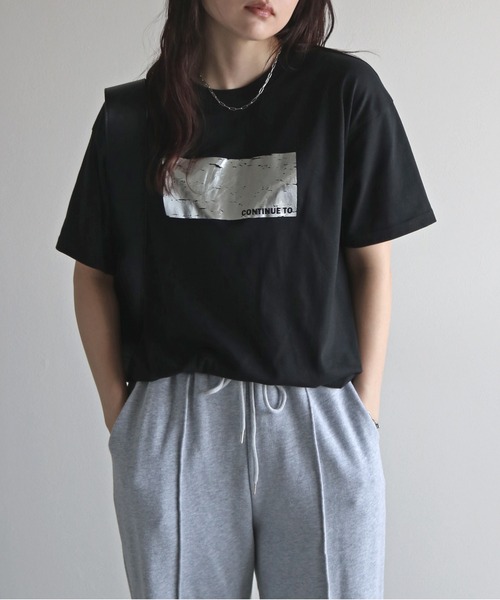COURO(コウロ)の「箔ロゴプリントTシャツ(Tシャツ/カットソー・レディース・ホワイト系/ホワイト系1/ホワイト系2/ホワイト系3/ホワイト系4/ホワイト系5/ホワイト系6/ホワイト系7/ブラック系/ブラック系1/ブラック系2/ブラック系3/ブラック系4/ブラック系5/ブラック系6/ブラック系7・FREE)」の12枚目の写真