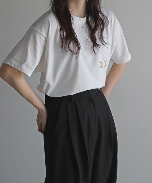 COURO(コウロ)の「箔ロゴプリントTシャツ(Tシャツ/カットソー・レディース・ホワイト系/ホワイト系1/ホワイト系2/ホワイト系3/ホワイト系4/ホワイト系5/ホワイト系6/ホワイト系7/ブラック系/ブラック系1/ブラック系2/ブラック系3/ブラック系4/ブラック系5/ブラック系6/ブラック系7・FREE)」の18枚目の写真