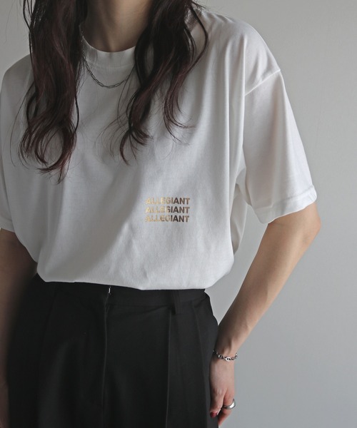 COURO(コウロ)の「箔ロゴプリントTシャツ(Tシャツ/カットソー・レディース・ホワイト系/ホワイト系1/ホワイト系2/ホワイト系3/ホワイト系4/ホワイト系5/ホワイト系6/ホワイト系7/ブラック系/ブラック系1/ブラック系2/ブラック系3/ブラック系4/ブラック系5/ブラック系6/ブラック系7・FREE)」の19枚目の写真