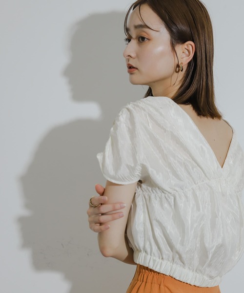 SENSE OF PLACE by URBAN RESEARCH（センスオブプレイスバイアーバンリサーチ）の「クロップドギャザーブラウス（シャツ/ブラウス・レディース・ベージュ/ライトブルー/オフホワイト・ONE）」の16枚目の写真