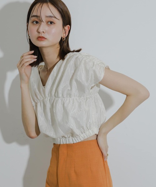 SENSE OF PLACE by URBAN RESEARCH（センスオブプレイスバイアーバンリサーチ）の「クロップドギャザーブラウス（シャツ/ブラウス・レディース・ベージュ/ライトブルー/オフホワイト・ONE）」の18枚目の写真