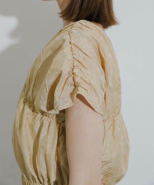 SENSE OF PLACE by URBAN RESEARCH（センスオブプレイスバイアーバンリサーチ）の「クロップドギャザーブラウス（シャツ/ブラウス・レディース・ベージュ/ライトブルー/オフホワイト・ONE）」の6枚目の写真