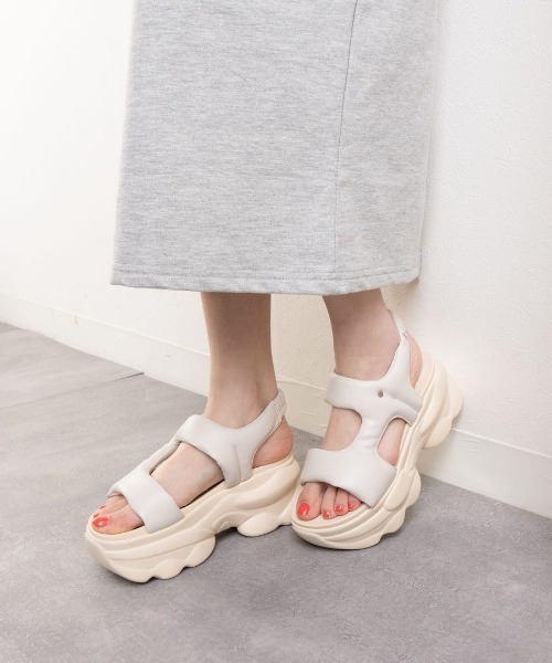 Fabby fabby(ファビィーファビィー)の「厚底パフィーサイドベルトサンダル(サンダル・レディース・ブラック・MEDIUM/LARGE/SMALL)」の21枚目の写真