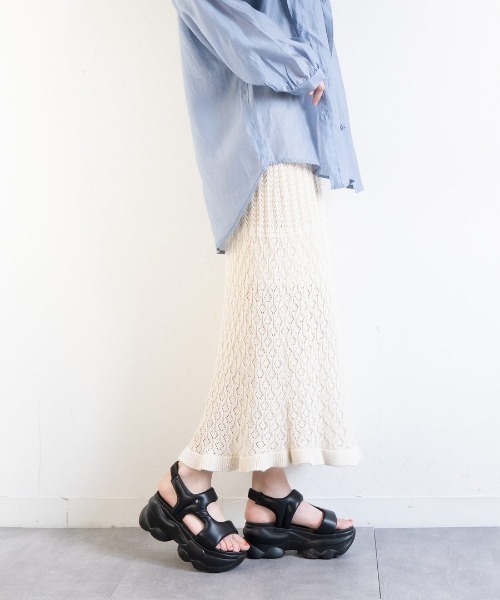 Fabby fabby(ファビィーファビィー)の「厚底パフィーサイドベルトサンダル(サンダル・レディース・ブラック・MEDIUM/LARGE/SMALL)」の11枚目の写真