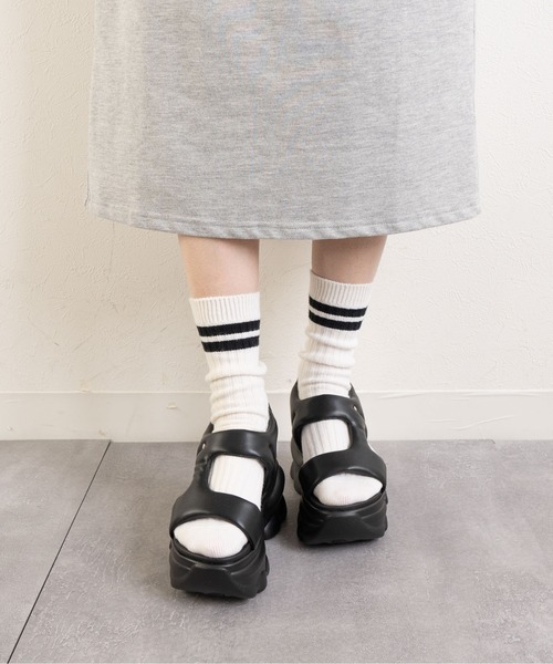 Fabby fabby(ファビィーファビィー)の「厚底パフィーサイドベルトサンダル(サンダル・レディース・ブラック・MEDIUM/LARGE/SMALL)」の17枚目の写真