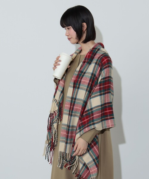 BEAMS HEART(ビームスハート)の「チェック柄 大判ストール(マフラー・レディース・ピンク/ブラウン/ブラック/ホワイト系その他5/ベージュ/ダークブラウン/レッド・ONE SIZE)」の11枚目の写真