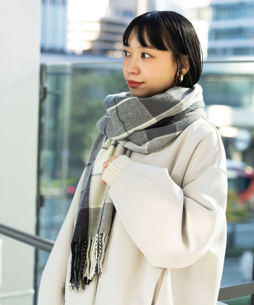 BEAMS HEART(ビームスハート)の「チェック柄 大判ストール(マフラー・レディース・ピンク/ブラウン/ブラック/ホワイト系その他5/ベージュ/ダークブラウン/レッド・ONE SIZE)」の13枚目の写真