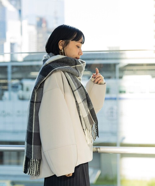BEAMS HEART(ビームスハート)の「チェック柄 大判ストール(マフラー・レディース・ピンク/ブラウン/ブラック/ホワイト系その他5/ベージュ/ダークブラウン/レッド・ONE SIZE)」の14枚目の写真