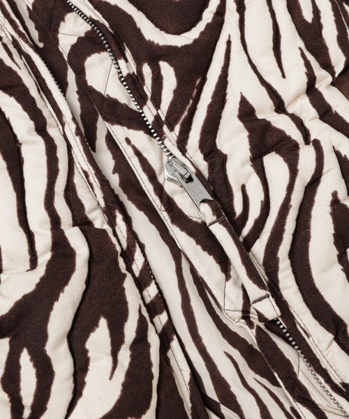 ERL（イーアールエル）の「UNISEX ZEBRA QUILTED PUFFER WOVEN（ダウンジャケット/コート・メンズ・ゼブラ・L）」の4枚目の写真