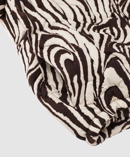 ERL（イーアールエル）の「UNISEX ZEBRA QUILTED PUFFER WOVEN（ダウンジャケット/コート・メンズ・ゼブラ・L）」の6枚目の写真