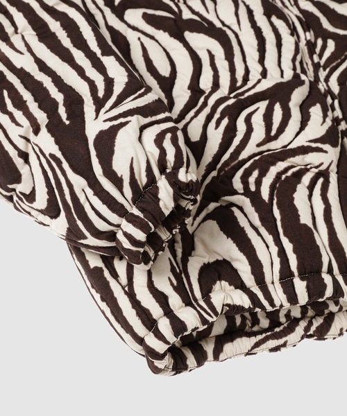 ERL（イーアールエル）の「UNISEX ZEBRA QUILTED PUFFER WOVEN（ダウンジャケット/コート・メンズ・ゼブラ・L）」の7枚目の写真