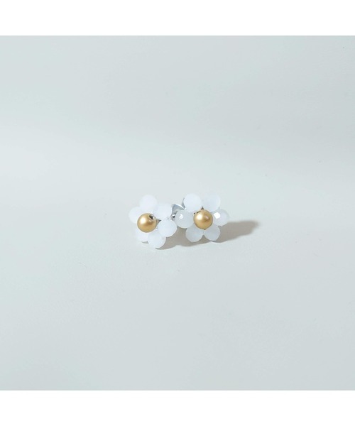 tone(トーン)の「【SunnyBOX】ビーズフラワーの一粒ピアス(MA)(ピアス(両耳用)・レディース・クリア/ブラック/ブラック×ゴールド/ホワイト/オレンジ/レッド・FREE)」の2枚目の写真
