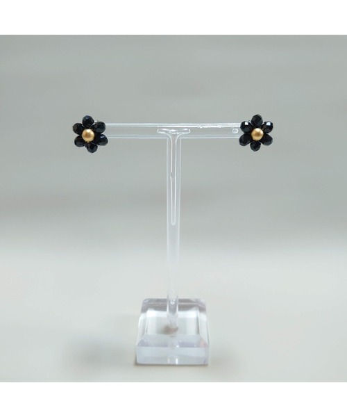 tone(トーン)の「【SunnyBOX】ビーズフラワーの一粒ピアス(MA)(ピアス(両耳用)・レディース・クリア/ブラック/ブラック×ゴールド/ホワイト/オレンジ/レッド・FREE)」の4枚目の写真