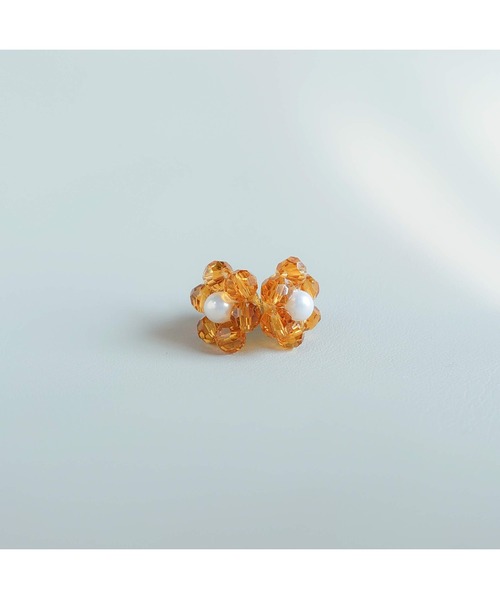 tone(トーン)の「【SunnyBOX】ビーズフラワーの一粒ピアス(MA)(ピアス(両耳用)・レディース・クリア/ブラック/ブラック×ゴールド/ホワイト/オレンジ/レッド・FREE)」の6枚目の写真