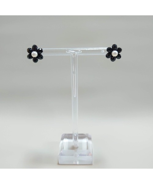 tone(トーン)の「【SunnyBOX】ビーズフラワーの一粒ピアス(MA)(ピアス(両耳用)・レディース・クリア/ブラック/ブラック×ゴールド/ホワイト/オレンジ/レッド・FREE)」の9枚目の写真