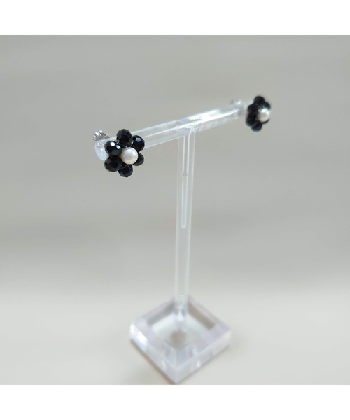 tone(トーン)の「【SunnyBOX】ビーズフラワーの一粒ピアス(MA)(ピアス(両耳用)・レディース・クリア/ブラック/ブラック×ゴールド/ホワイト/オレンジ/レッド・FREE)」の10枚目の写真