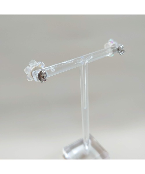 tone(トーン)の「【SunnyBOX】ビーズフラワーの一粒ピアス(MA)(ピアス(両耳用)・レディース・クリア/ブラック/ブラック×ゴールド/ホワイト/オレンジ/レッド・FREE)」の12枚目の写真