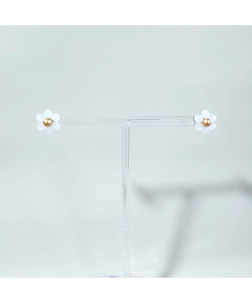 tone(トーン)の「【SunnyBOX】ビーズフラワーの一粒ピアス(MA)(ピアス(両耳用)・レディース・クリア/ブラック/ブラック×ゴールド/ホワイト/オレンジ/レッド・FREE)」の15枚目の写真