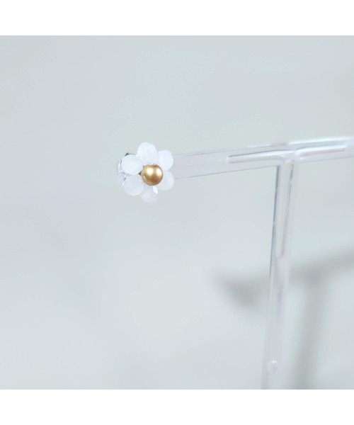 tone(トーン)の「【SunnyBOX】ビーズフラワーの一粒ピアス(MA)(ピアス(両耳用)・レディース・クリア/ブラック/ブラック×ゴールド/ホワイト/オレンジ/レッド・FREE)」の16枚目の写真