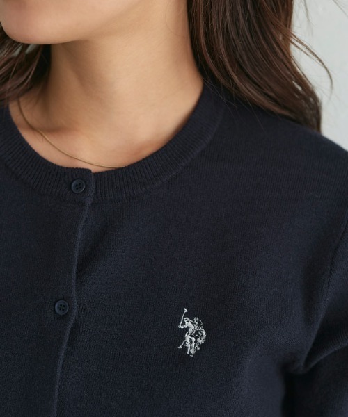 U.S. POLO ASSN.(ユーエスポロアッスン)の「U.S. POLO ASSN. ニットカーディガン(カーディガン/ボレロ・レディース・ネイビー/レッド系その他/オフホワイト/杢グレー/ブラウン×イエロー/ピンク系その他/グレー系その他/チャコール/ブラウン・L/M/S/LL)」の1枚目の写真