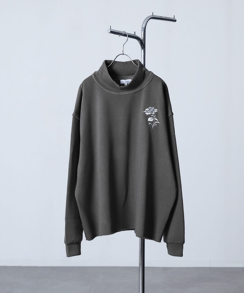 NILWAY(ニルウェイ)の「薔薇 刺繍 ハイネック オーバースウェット(スウェット・メンズ・チャコール/杢グレー/ブルー/ブラック・MEDIUM/LARGE)」の3枚目の写真