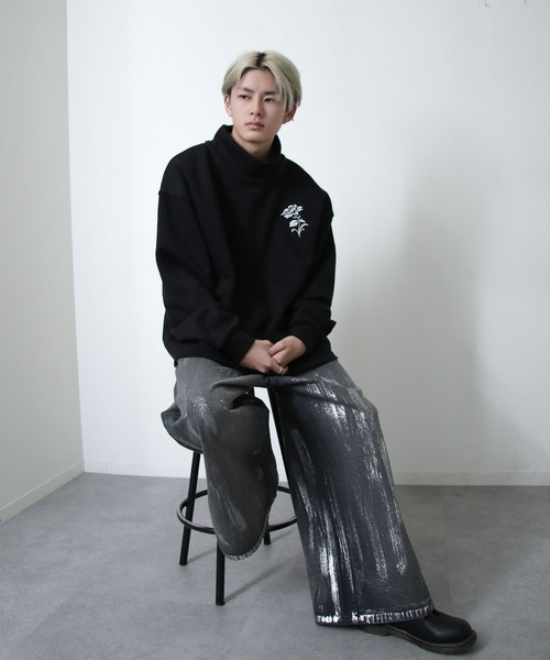 NILWAY(ニルウェイ)の「薔薇 刺繍 ハイネック オーバースウェット(スウェット・メンズ・チャコール/杢グレー/ブルー/ブラック・MEDIUM/LARGE)」の7枚目の写真