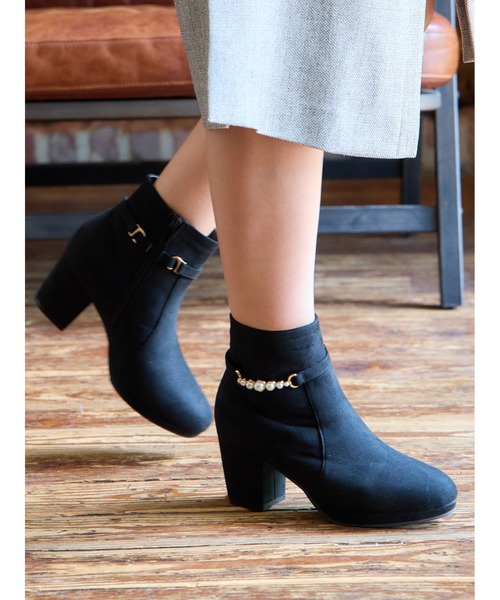 Realta（レアルタ）の「Realta(レアルタ)6.5cmヒール2WAYパールショートブーツ（ブーツ・レディース・ブラウン系その他/ブラック/ベージュ・S/M/L/LL）」の2枚目の写真