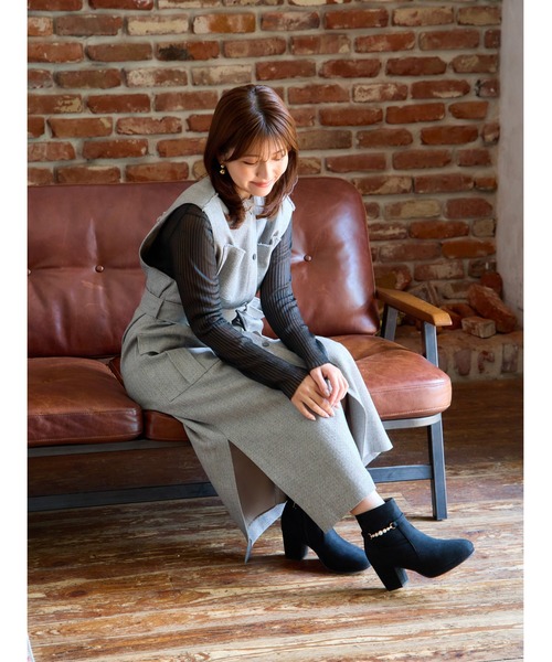 Realta（レアルタ）の「Realta(レアルタ)6.5cmヒール2WAYパールショートブーツ（ブーツ・レディース・ブラウン系その他/ブラック/ベージュ・S/M/L/LL）」の21枚目の写真