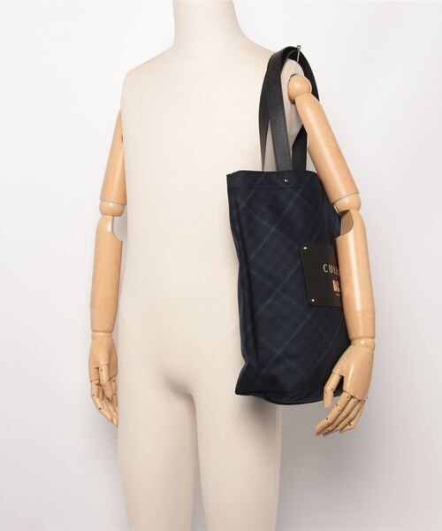 CULLNI（クルニ）の「CULLNI for DAKS LONDON Big Leather Patch Tote（トートバッグ・メンズ・ネイビー系/ブラック系/ベージュ系・ONESIZE）」の20枚目の写真