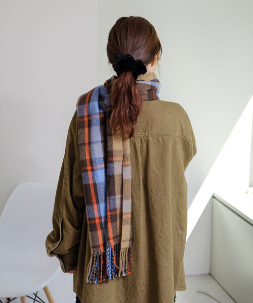 Kastane（カスタネ）の「*チェックラージマフラー（マフラー・レディース・オレンジ/ブラウン・FREE）」の5枚目の写真