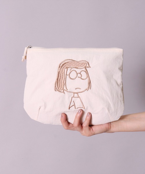 PEANUTS（ピーナッツ）の「(ACT)【PEANUTS】フェイス 刺繍 ナイロン ポーチ（ポーチ・レディース・ライトピンク/ダークベージュ/チャコールグレー/スカイブルー/ブラック/イエロー/アイボリー/セージグリーン・ONE SIZE）」の13枚目の写真