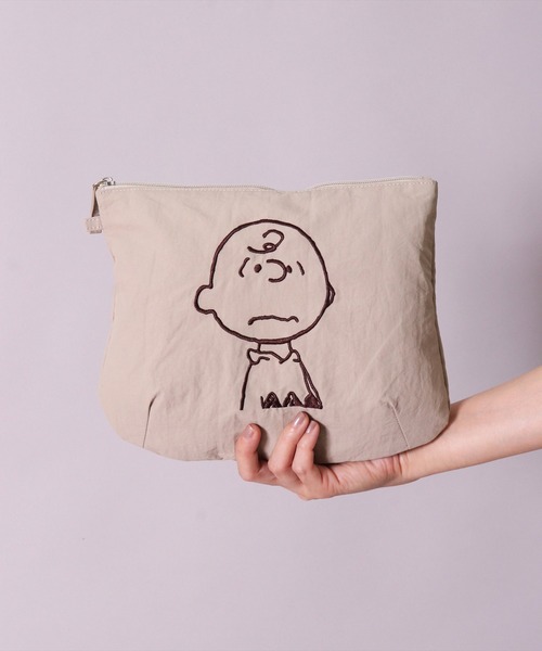 PEANUTS（ピーナッツ）の「(ACT)【PEANUTS】フェイス 刺繍 ナイロン ポーチ（ポーチ・レディース・ライトピンク/ダークベージュ/チャコールグレー/スカイブルー/ブラック/イエロー/アイボリー/セージグリーン・ONE SIZE）」の19枚目の写真