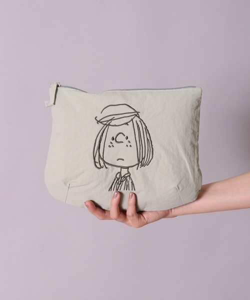 PEANUTS（ピーナッツ）の「(ACT)【PEANUTS】フェイス 刺繍 ナイロン ポーチ（ポーチ・レディース・ライトピンク/ダークベージュ/チャコールグレー/スカイブルー/ブラック/イエロー/アイボリー/セージグリーン・ONE SIZE）」の21枚目の写真