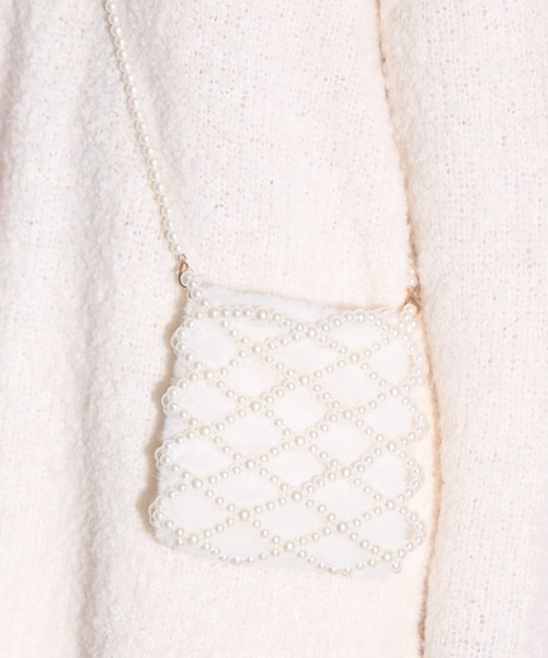 tocco closet(トッコ クローゼット)の「【ZOZO限定】パールファー巾着バッグ(ショルダーバッグ・レディース・グレー/オフホワイト・FREE)」の2枚目の写真
