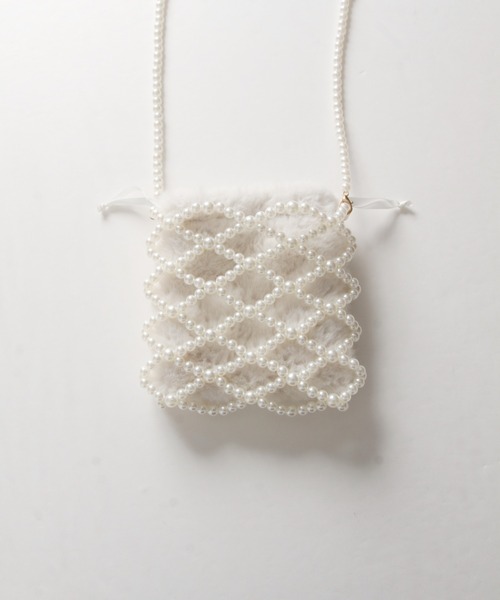tocco closet(トッコ クローゼット)の「【ZOZO限定】パールファー巾着バッグ(ショルダーバッグ・レディース・グレー/オフホワイト・FREE)」の5枚目の写真