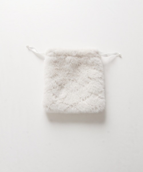 tocco closet(トッコ クローゼット)の「【ZOZO限定】パールファー巾着バッグ(ショルダーバッグ・レディース・グレー/オフホワイト・FREE)」の7枚目の写真
