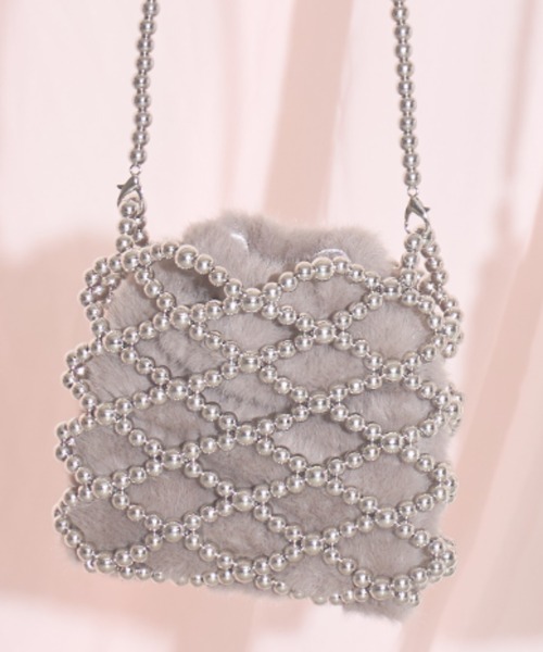 tocco closet(トッコ クローゼット)の「【ZOZO限定】パールファー巾着バッグ(ショルダーバッグ・レディース・グレー/オフホワイト・FREE)」の11枚目の写真