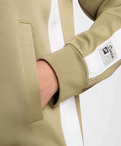 NIKE(ナイキ)の「ナイキ スポーツウェア ウィメンズ ニット ジャケット / Nike Sportswear Women's Knit Jacket HF4707-276 Neutral Olive(ジャージ・レディース・ライトオリーブ・2XL/L/M/S/XL/XS)」の5枚目の写真