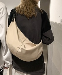 【軽量】ハーフムーンナイロンビッグショルダーバッグ 【男女兼用】