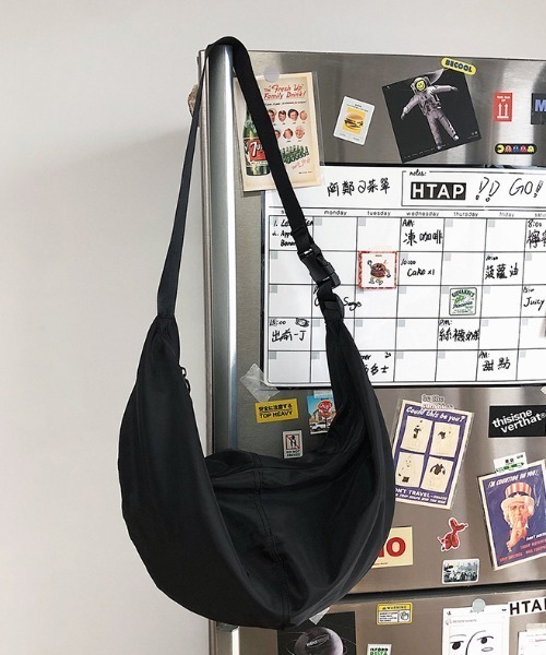 link lot（リンクロット）の「【軽量】ハーフムーンナイロンビッグショルダーバッグ 【男女兼用】（ショルダーバッグ・メンズ・アイボリー/ブラック/グリーン・F）」の8枚目の写真