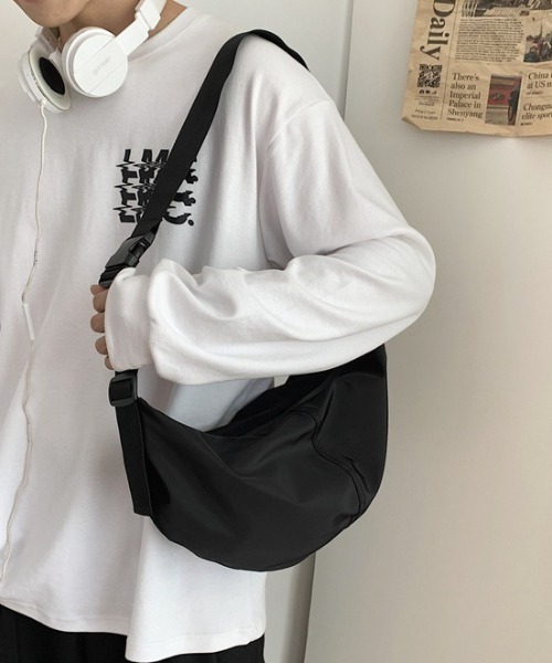 link lot（リンクロット）の「【軽量】ハーフムーンナイロンビッグショルダーバッグ 【男女兼用】（ショルダーバッグ・メンズ・アイボリー/ブラック/グリーン・F）」の13枚目の写真