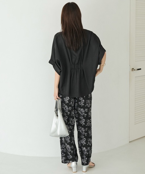 LAVEANGE（ラビアンジェ）の「【好機能シリーズ】接触冷感/UVカット/タックブラウス（シャツ/ブラウス・レディース・ブラック/ブラウン/ベージュ・M/LL/3L/4L/5L）」の14枚目の写真